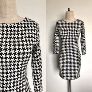 ZARA BLACK AND WHITE HOUNDSTOOTH DRESS - S